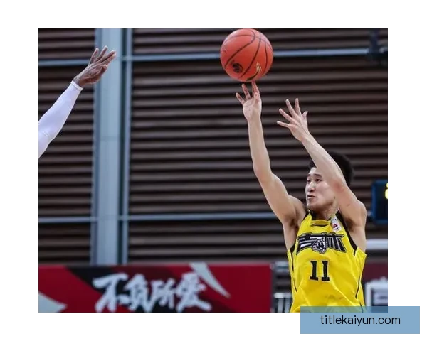 马尔蒂尼防守动作解析：状态回暖，展现出色防守能力与战术意识